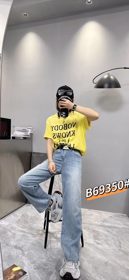〖铃铛精选〗浅色直筒时尚牛仔裤69350