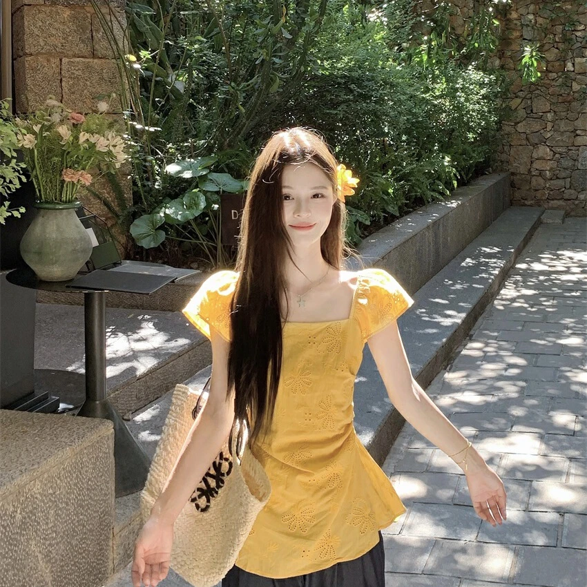 101法式气质温柔风一字肩女夏镂空刺绣衬衫掐腰短款显瘦上衣