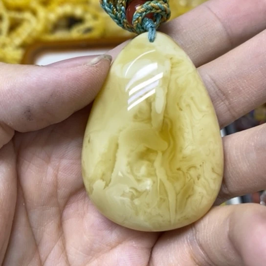 蜜蜡未镶嵌裸石吊坠