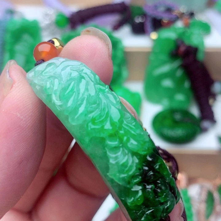 手链翡翠未镶嵌…．