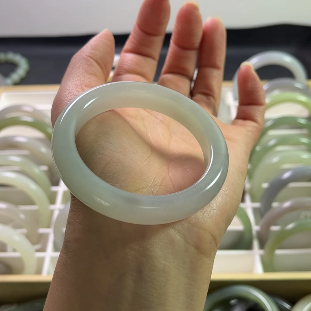 和田玉手镯53圈口未镶嵌