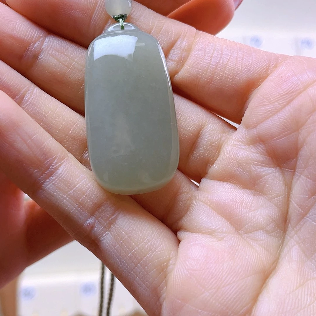 和田玉吊坠(赠链)未镶嵌毛**?