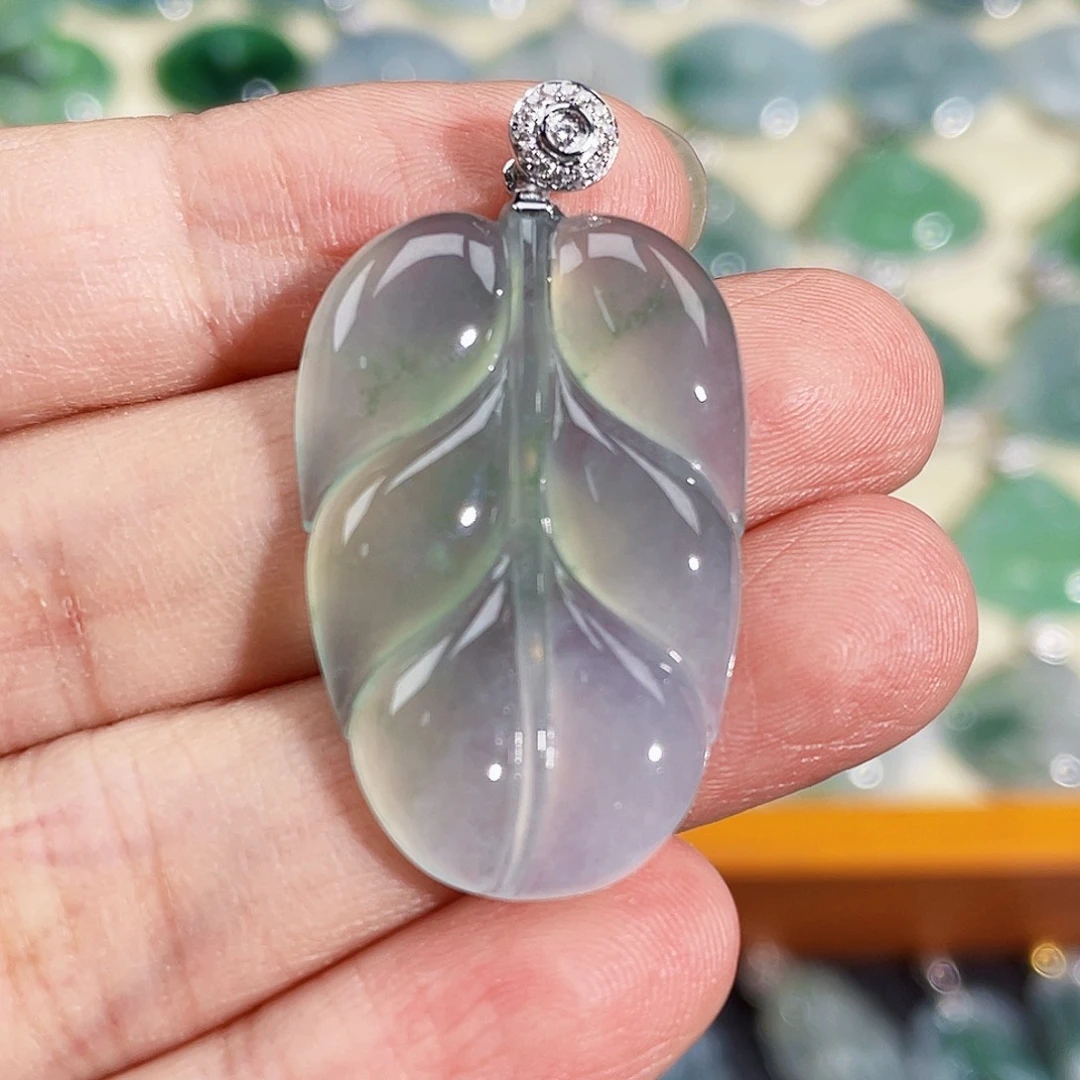 翡翠18K金镶嵌颈饰吊坠