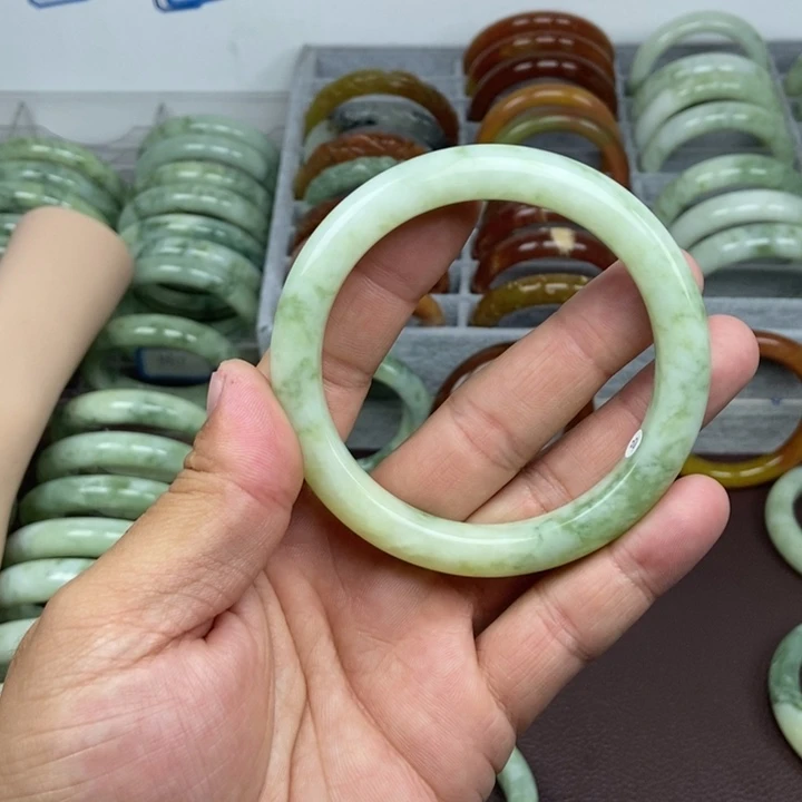 蛇纹石玉手镯未镶嵌雾*