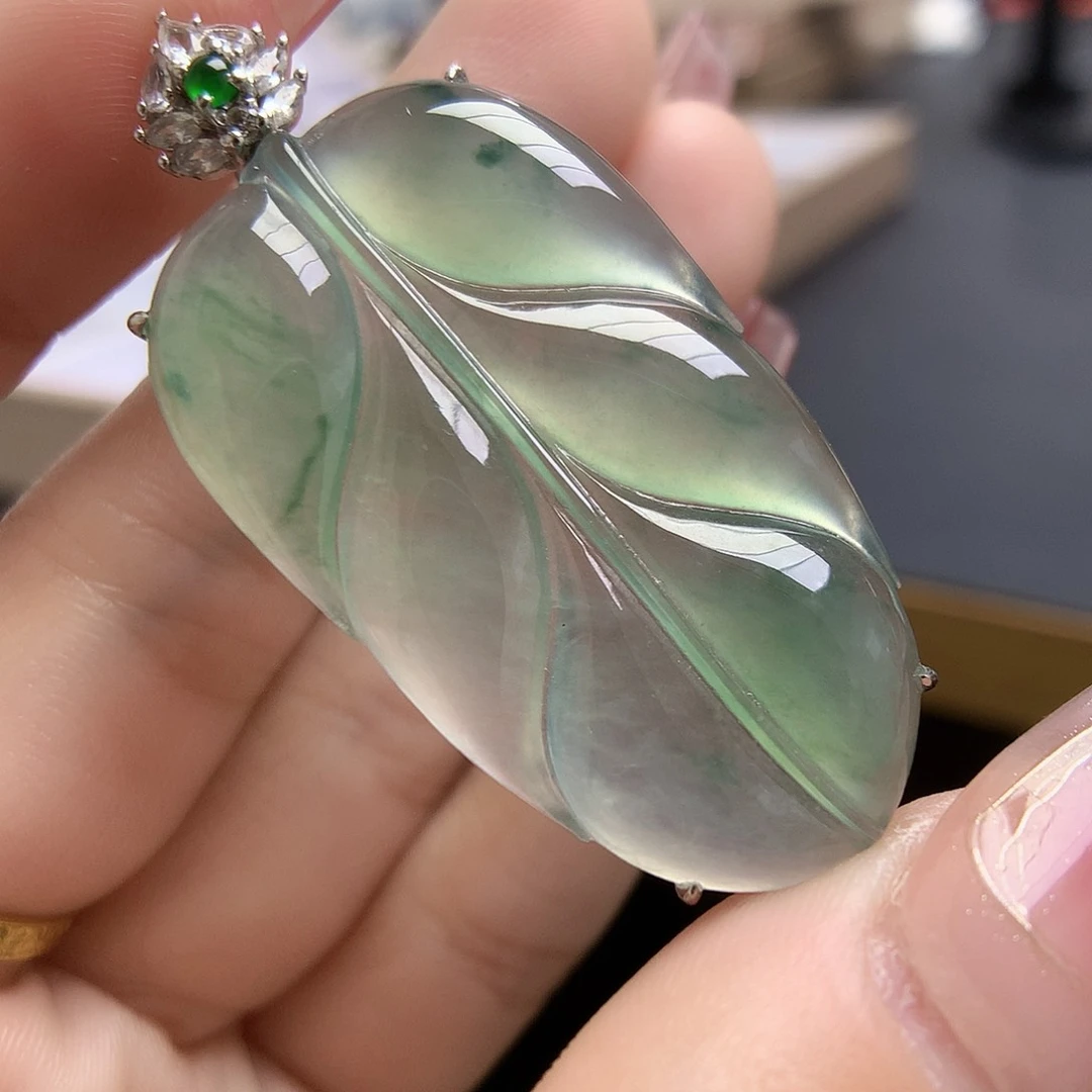 翡翠颈饰18K金镶嵌叶子