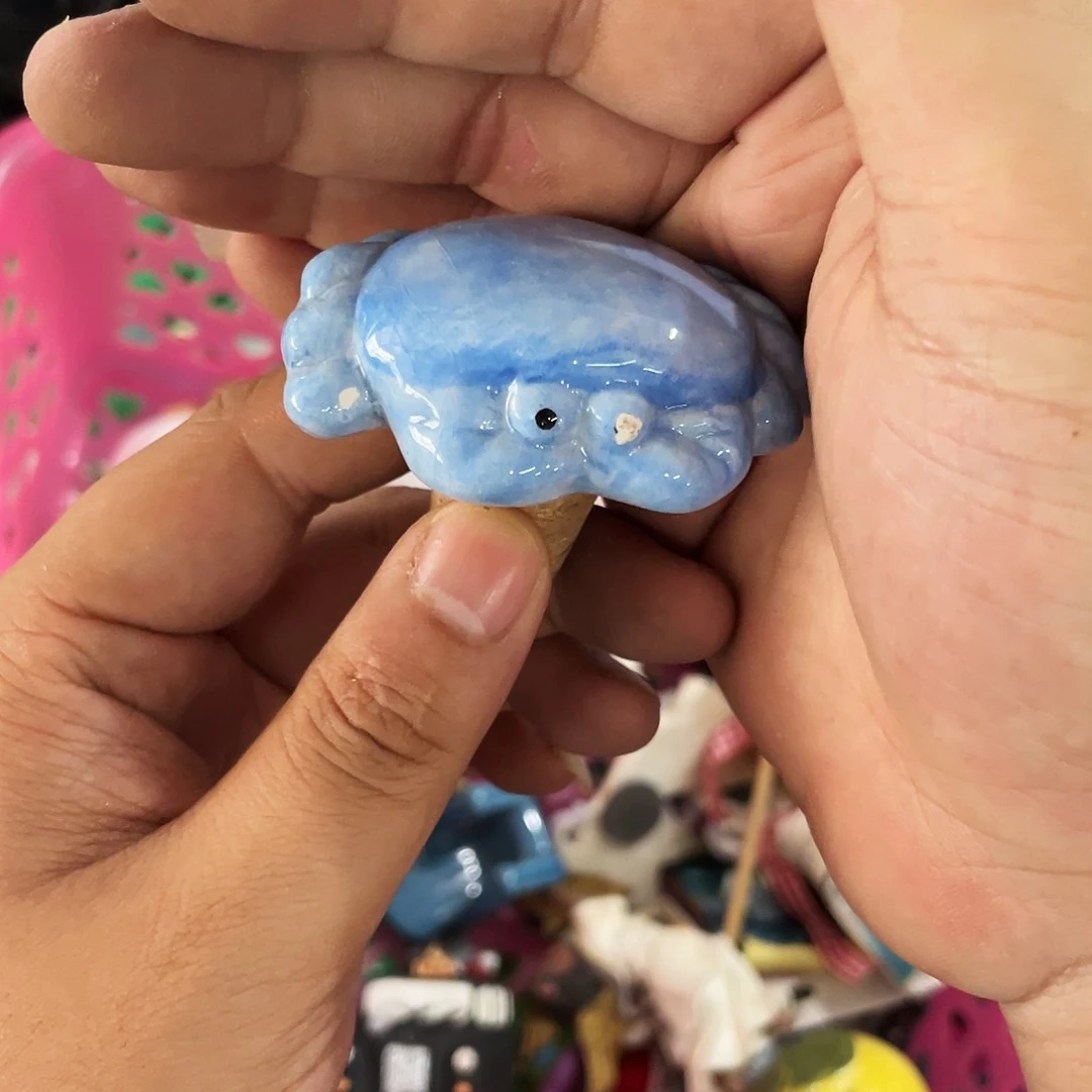 摆件掉色。