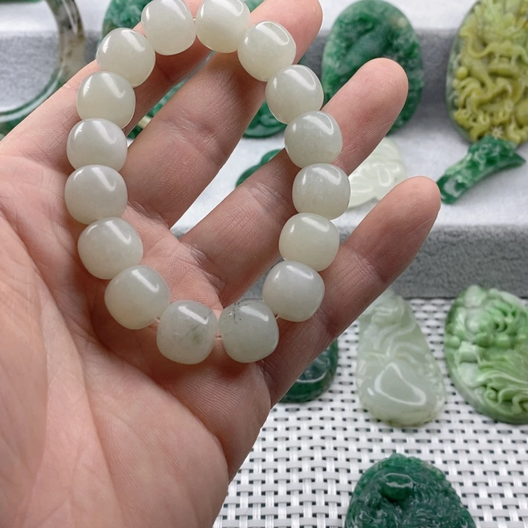 独山玉未镶嵌颈饰