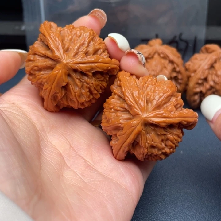 快***王文玩核桃吊坠白狮子