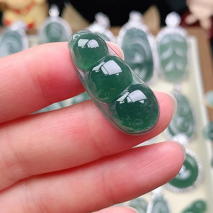 颈饰未镶嵌翡翠吊坠