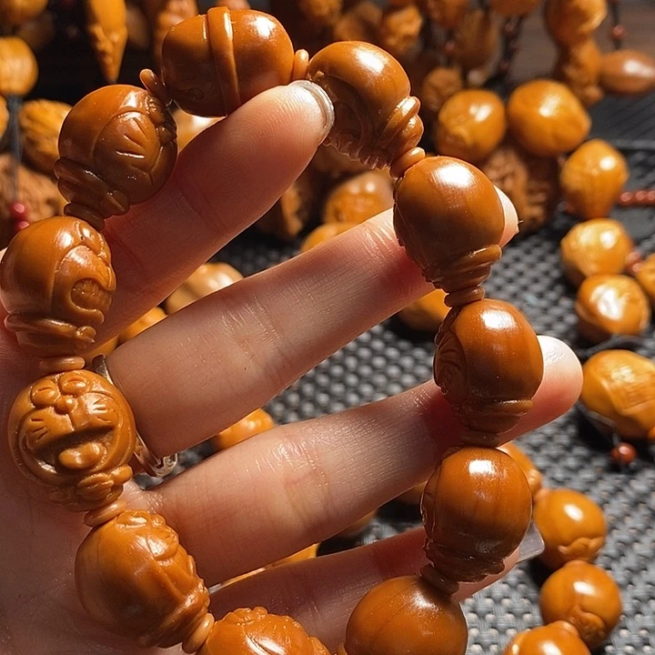 吊坠橄榄核机器猫