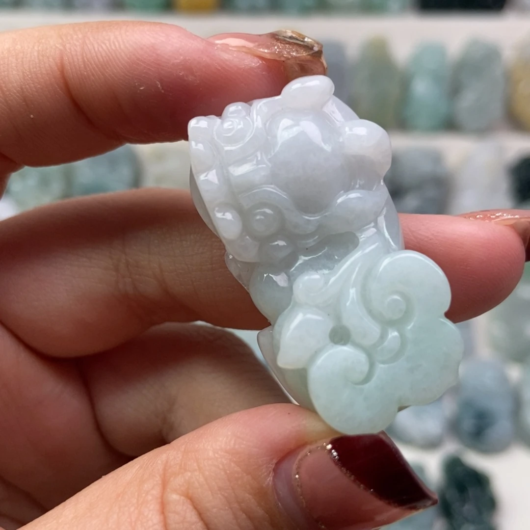 翡翠吊坠(赠链)未镶嵌