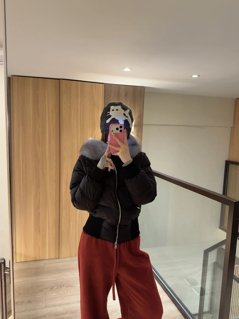 Niya 【显瘦羽绒】多种穿法黑色连帽超大毛领沙漏腰短款羽绒服
