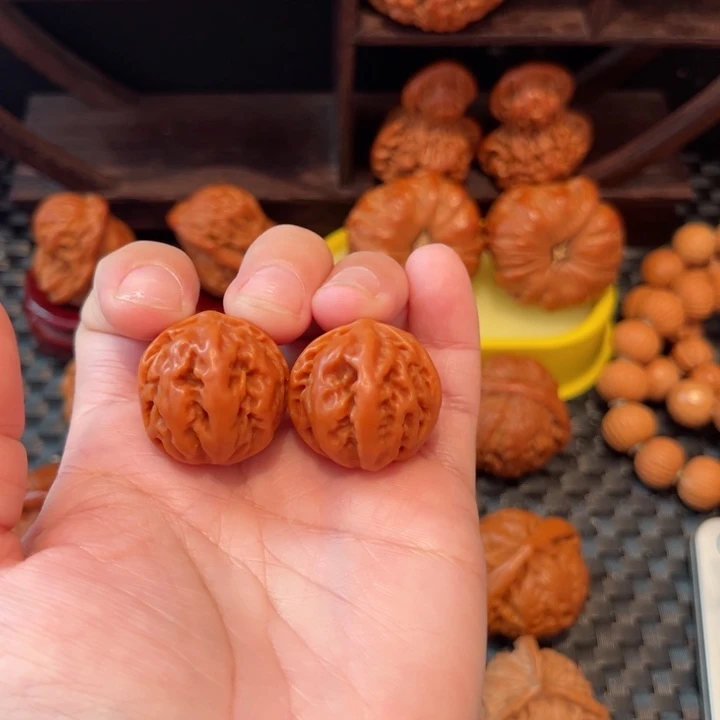 文玩核桃把件跳*。粗筋小霸王龙