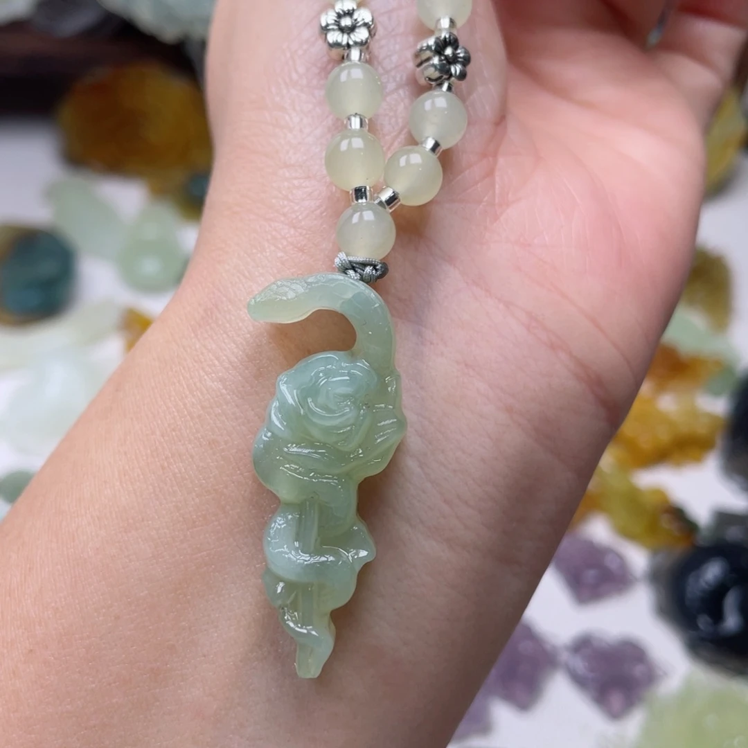 蛇纹石玉颈饰未镶嵌