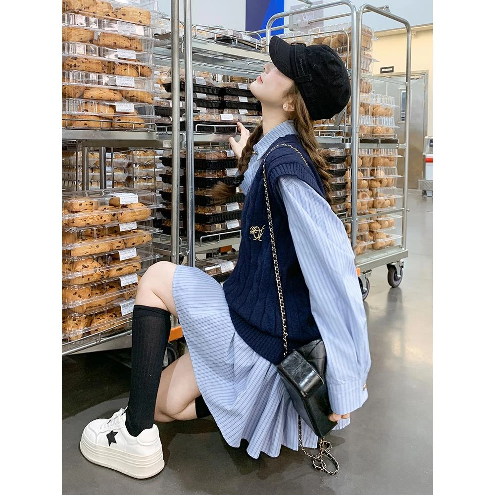 学院风针织马甲背心套装女2025春季新款蓝色条纹衬衫连衣裙两件套