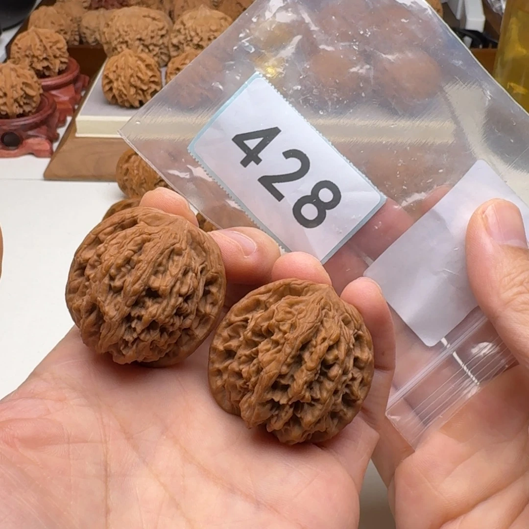文玩核桃吊坠虎头40