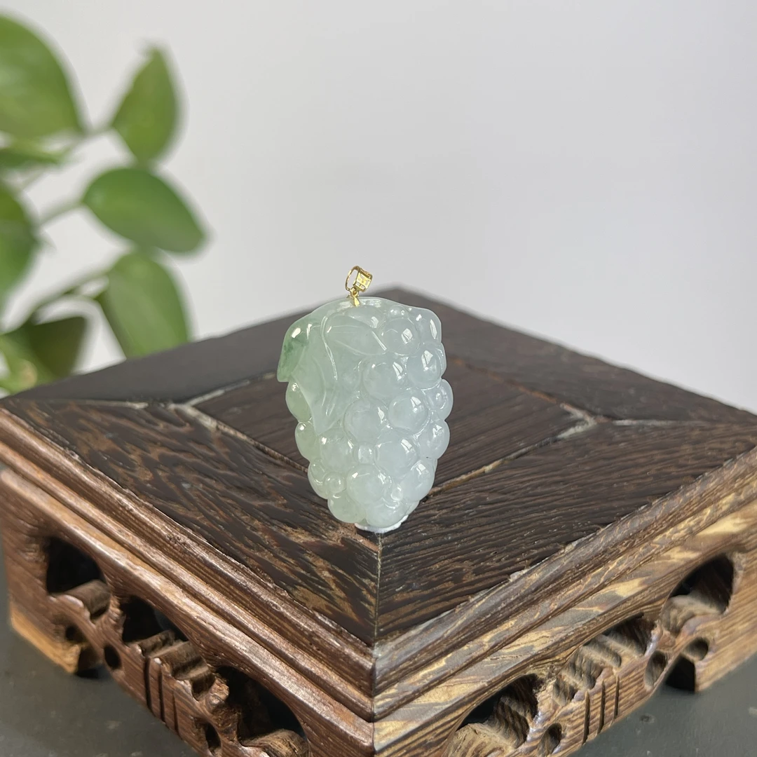 JXB28-25 天然缅甸A货翡翠  18K扣头多子多福