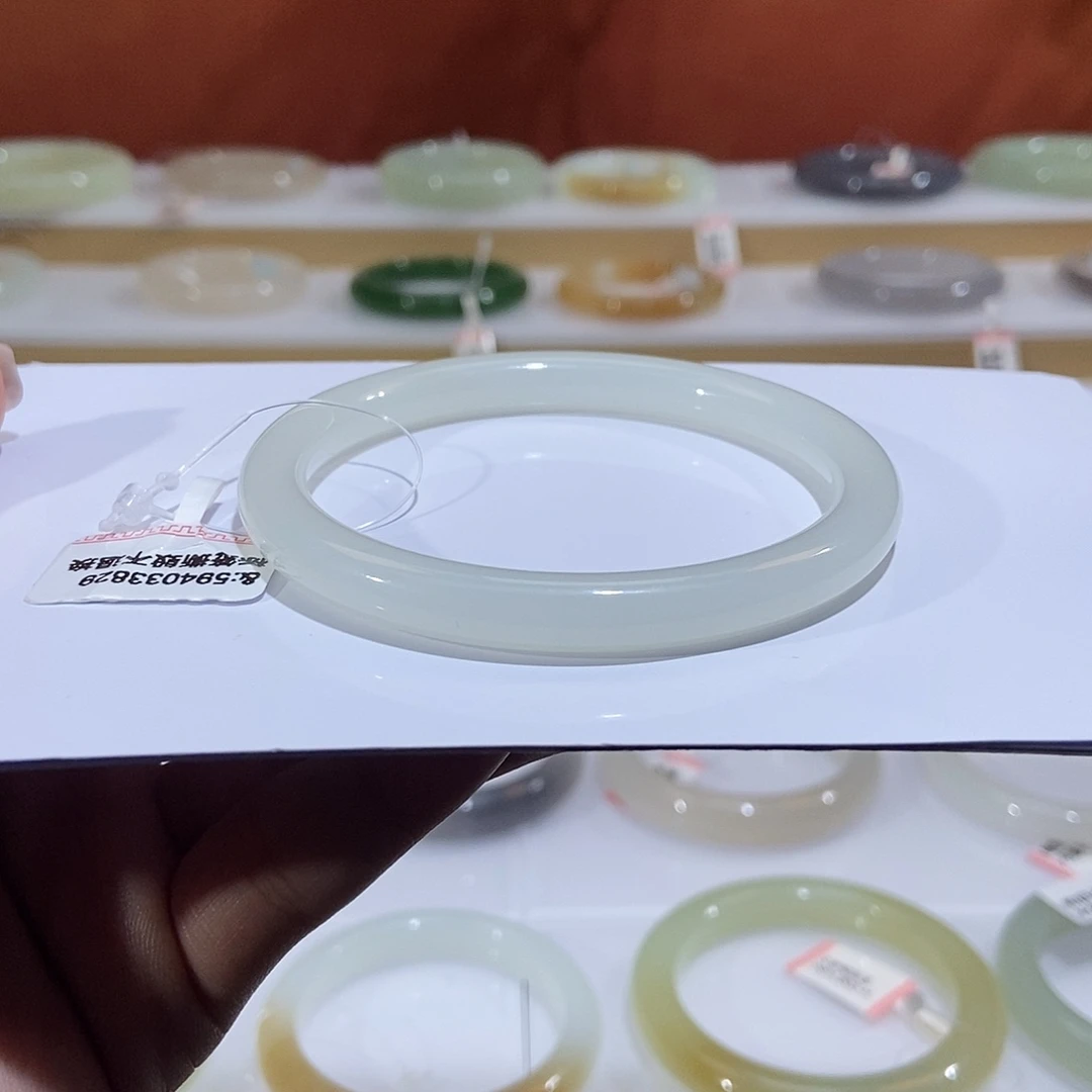 和田玉未镶嵌手镯妮