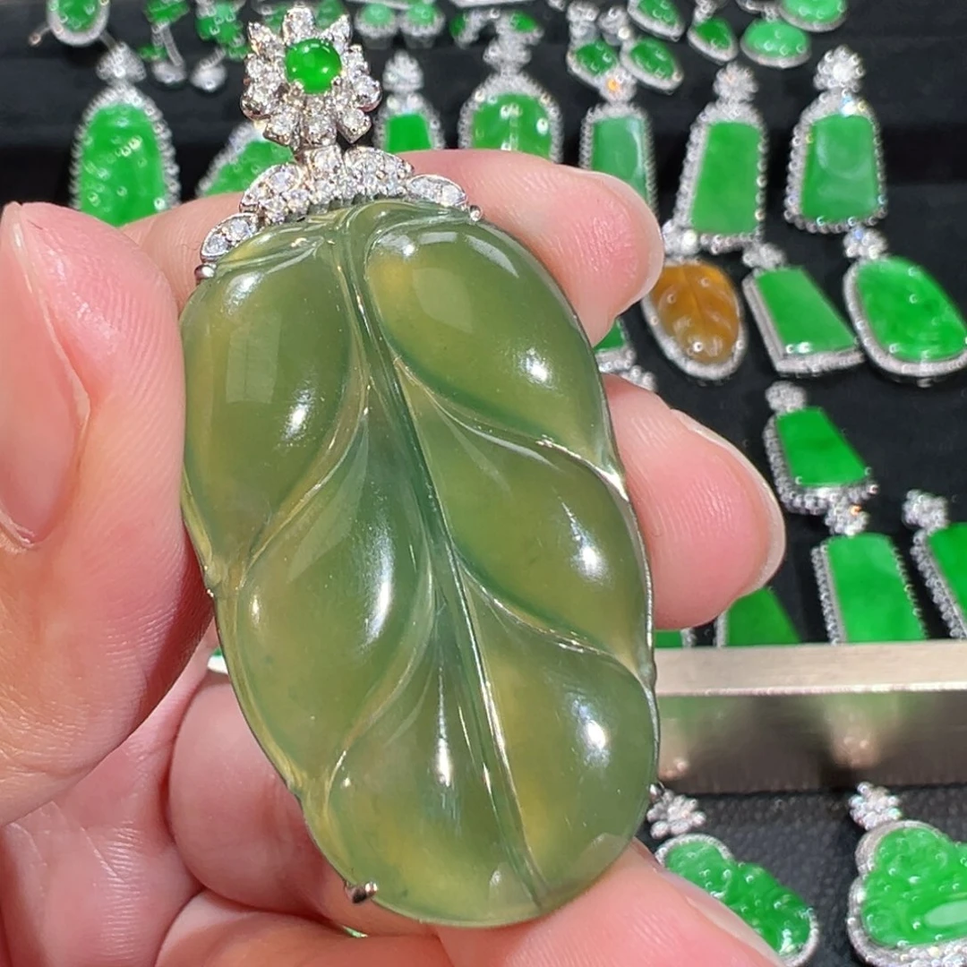 【闪购商品】翡翠吊坠(不含链)18K金镶嵌