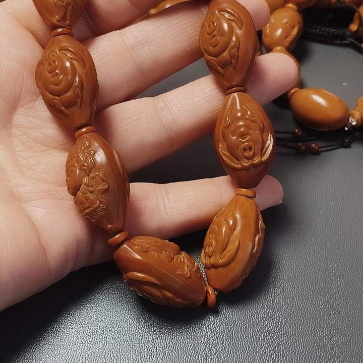福猪猪，橄榄核雕工艺
