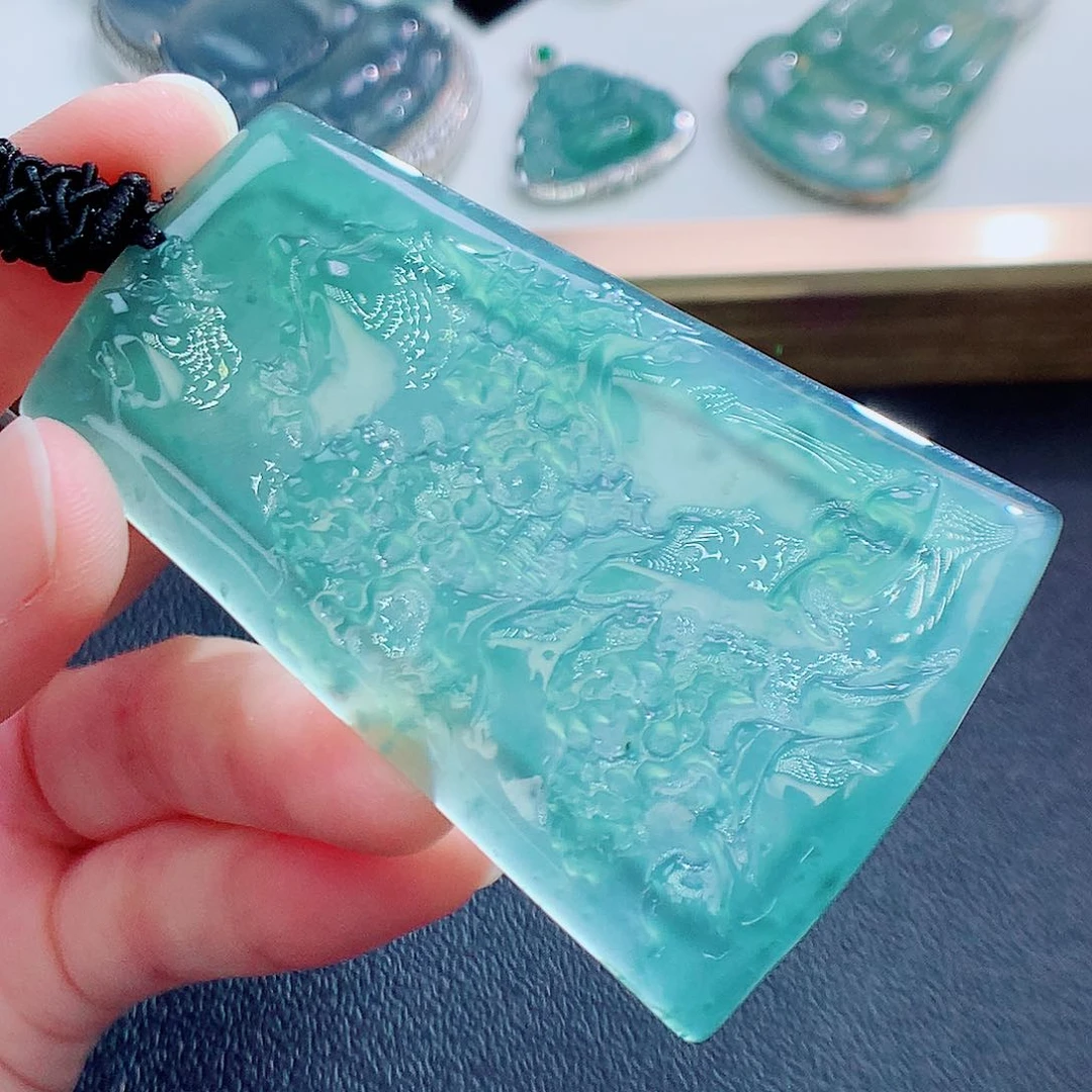 翡翠挂件未镶嵌翡翠