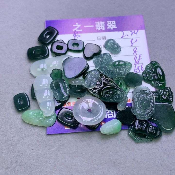 翡翠颈饰未镶嵌知**乐