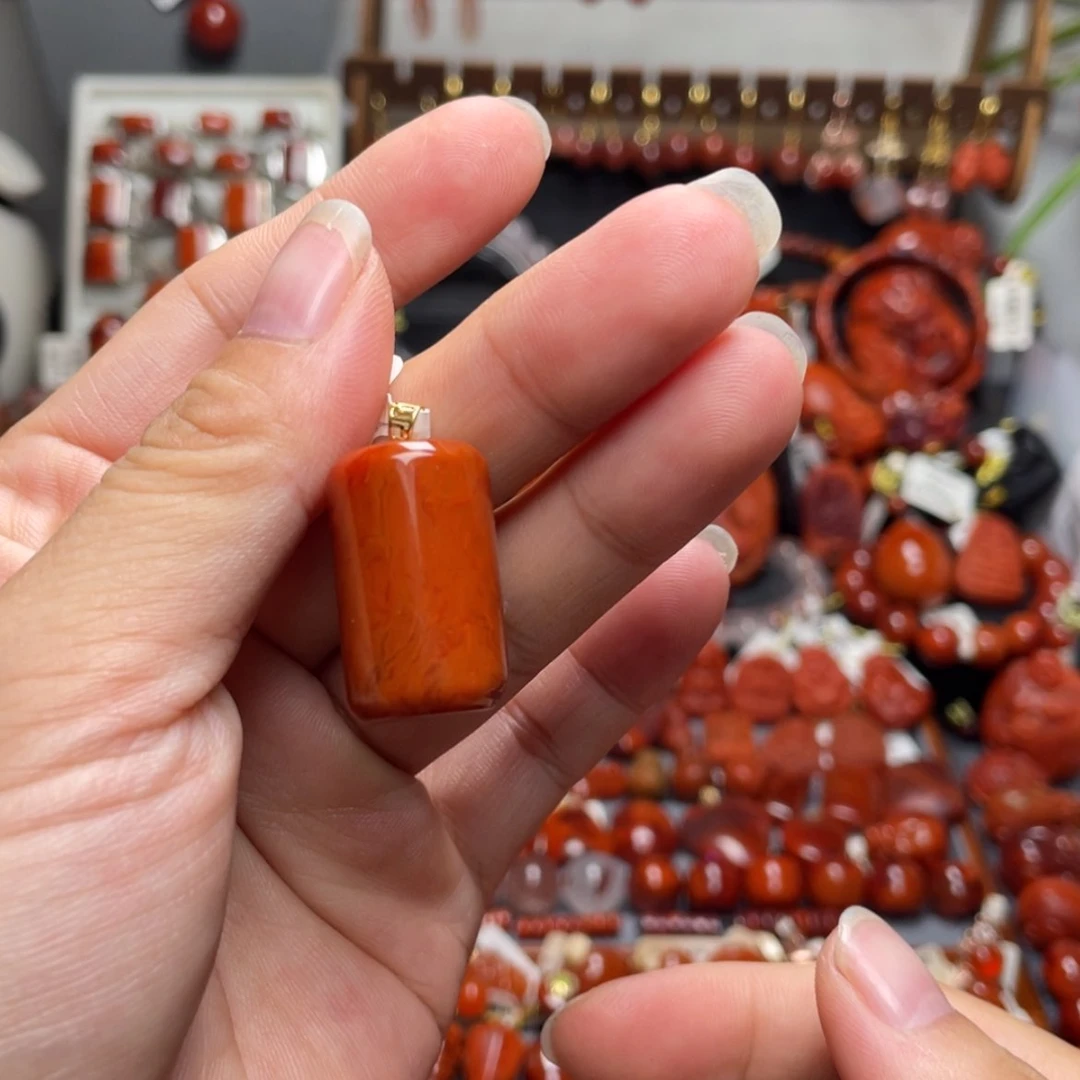 【闪购商品】18K金镶嵌桶珠吊坠南红玛瑙