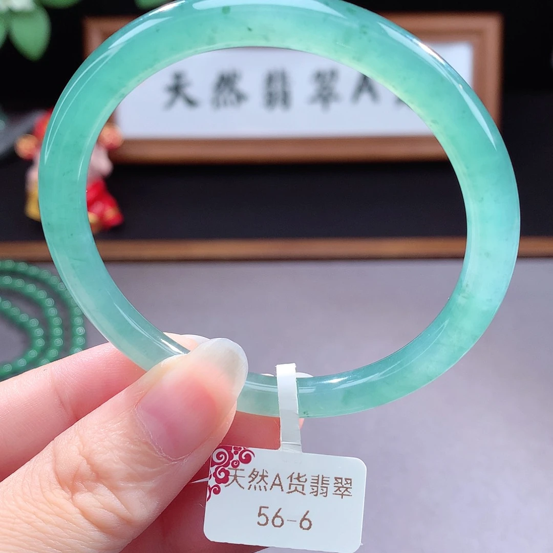 未镶嵌手镯（圆镯）翡翠
