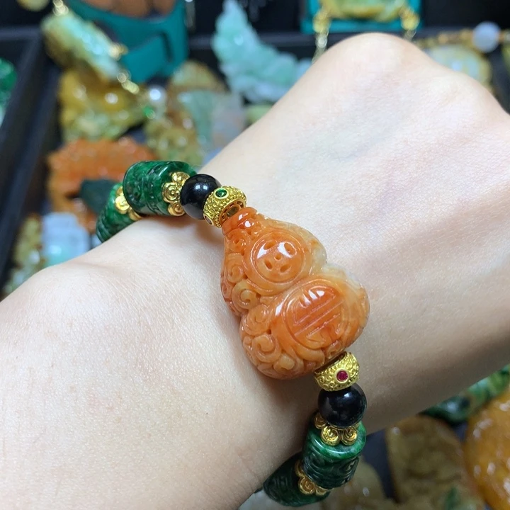 翡翠未镶嵌颈饰葫芦