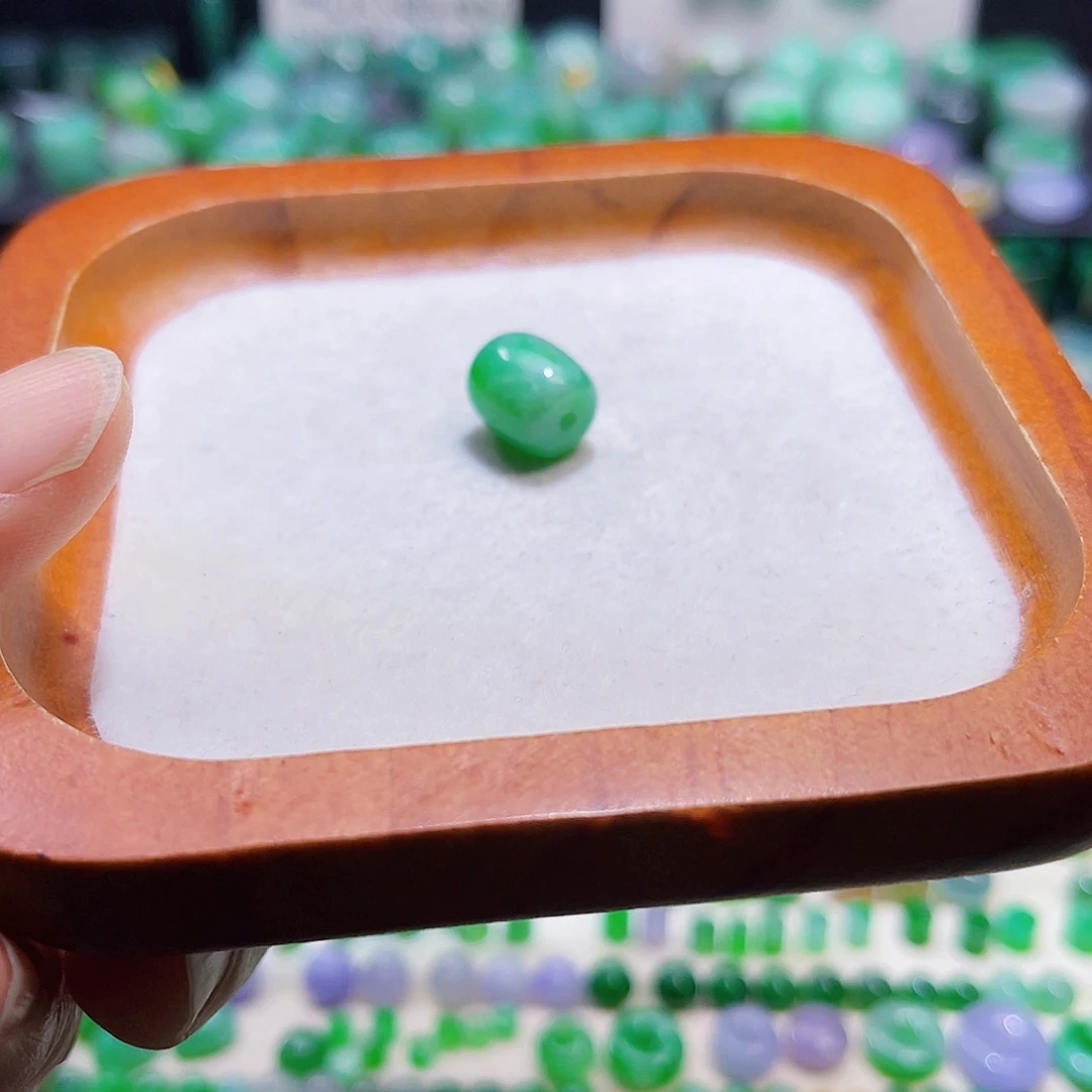 翡翠吊坠(不含链)未镶嵌果*