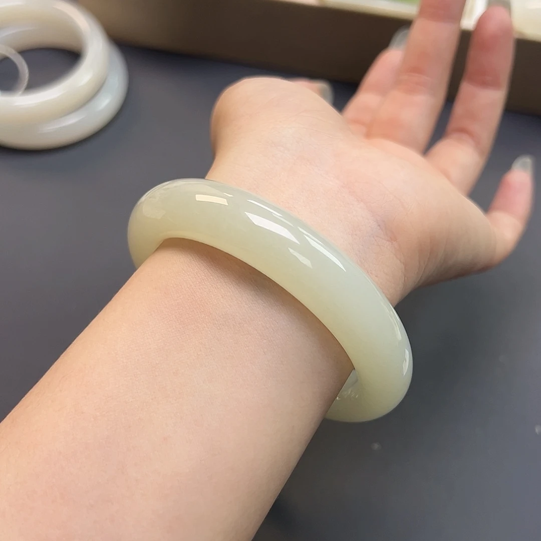 和田玉未镶嵌手镯小宽胎，无包容，油润