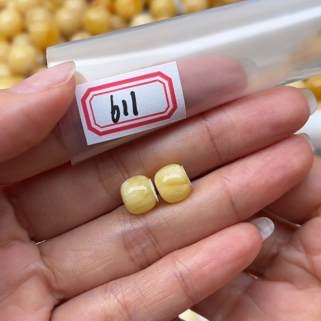 蜜蜡未镶嵌裸石8*7老型对珠