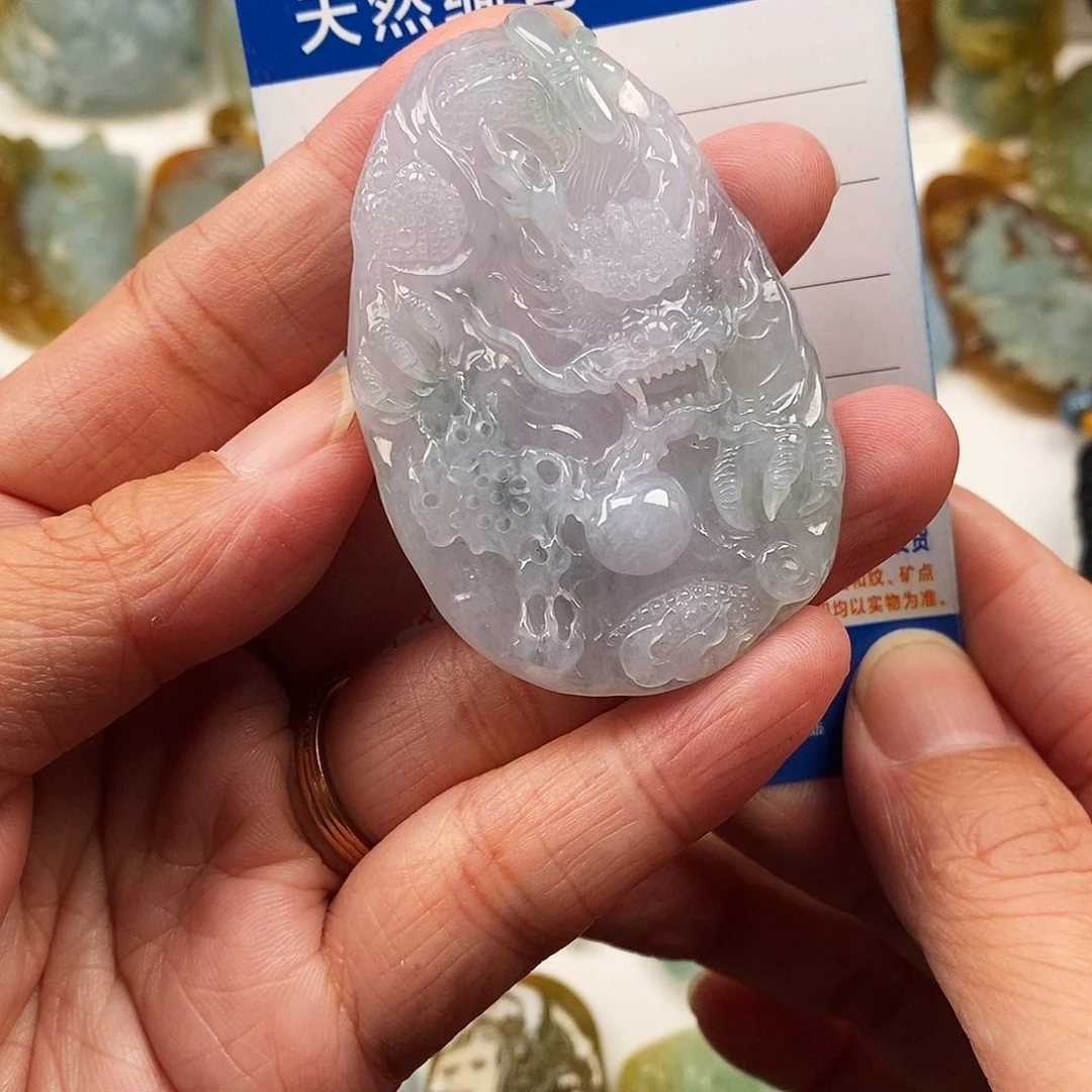 翡翠未镶嵌颈饰龙