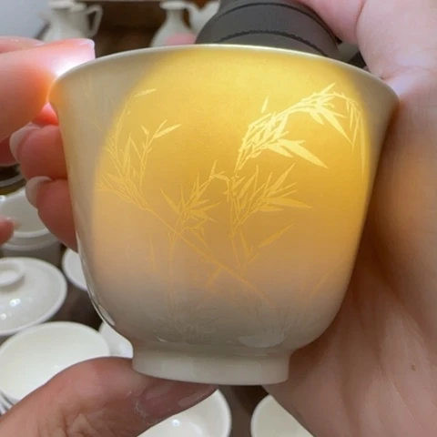 微瑕竹叶纹仿古色铃铛杯