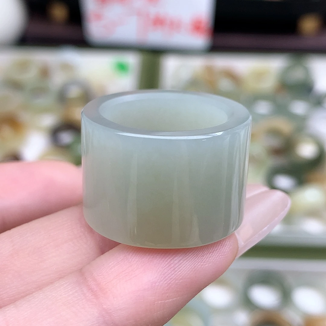 未镶嵌戒指和田玉