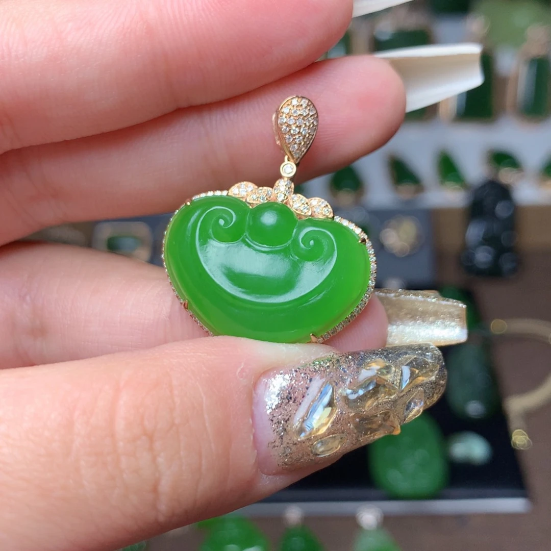 和田玉（碧玉）吊坠18K金镶嵌