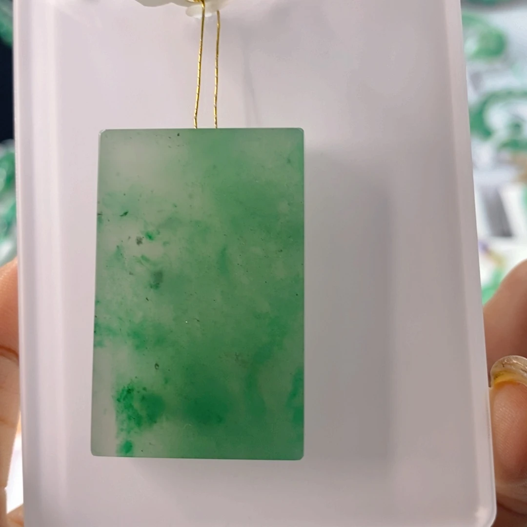 石英质玉未镶嵌颈饰