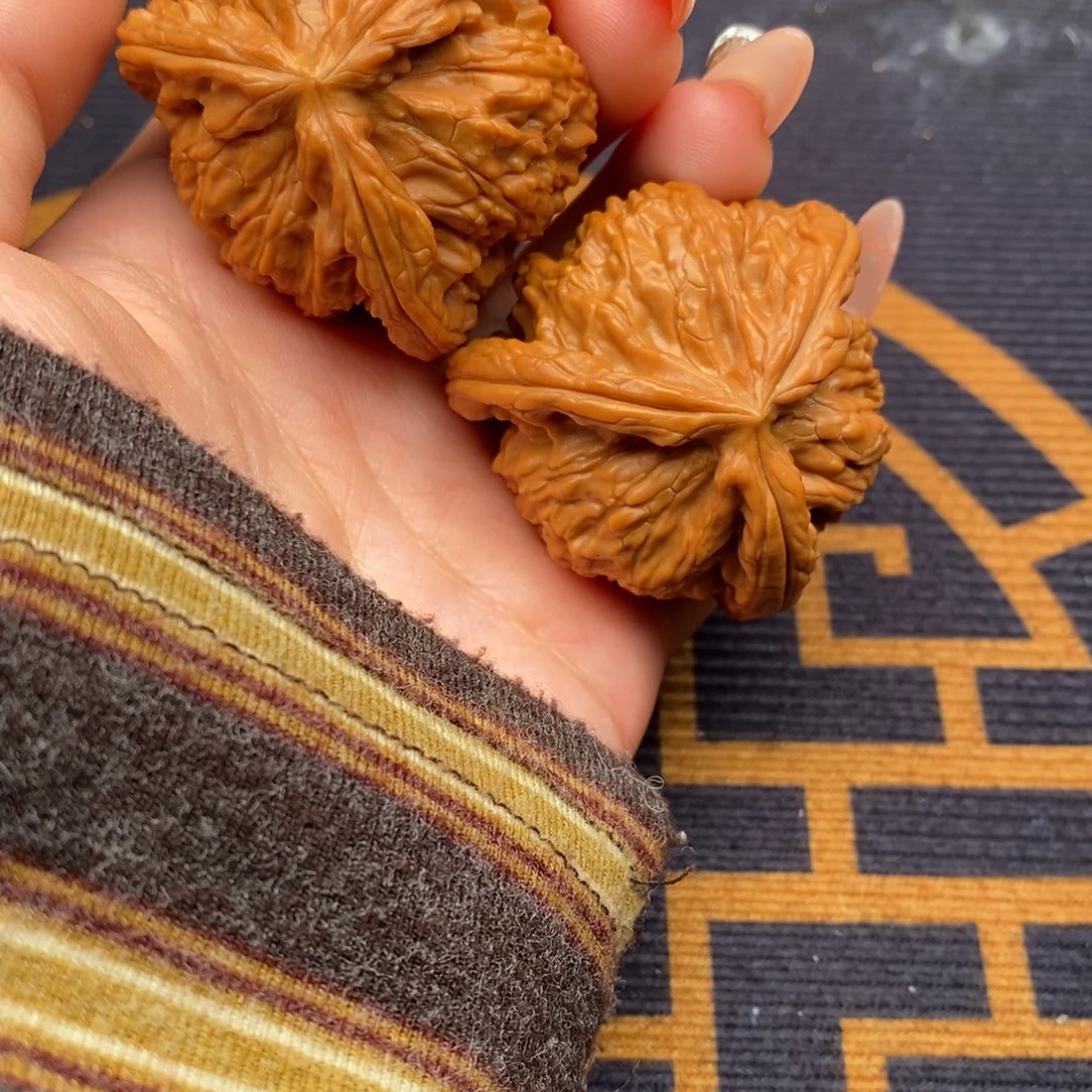 我***哥文玩核桃吊坠白狮子