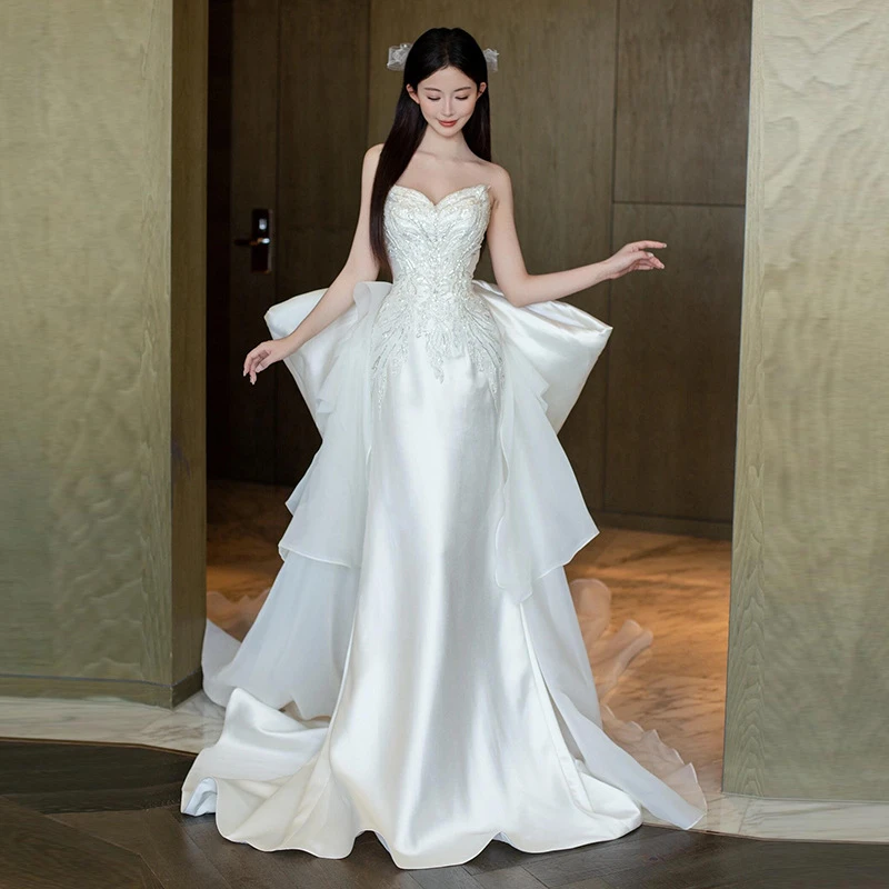 巴拉优选鱼尾法式轻婚纱新娘抹胸缎面迎宾出门纱简约高端订婚出嫁