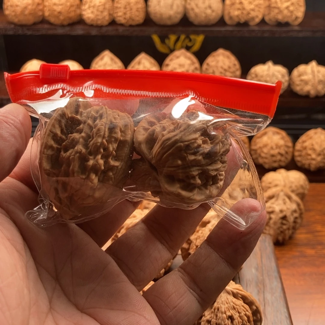 雷***翼文玩核桃把件油蜡皮野生虎头福利对