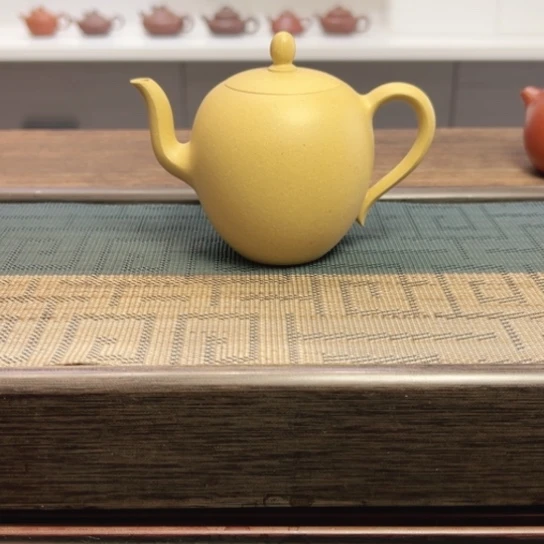 紫砂茶壶黄龙山原矿本绿半手工（200 cc）