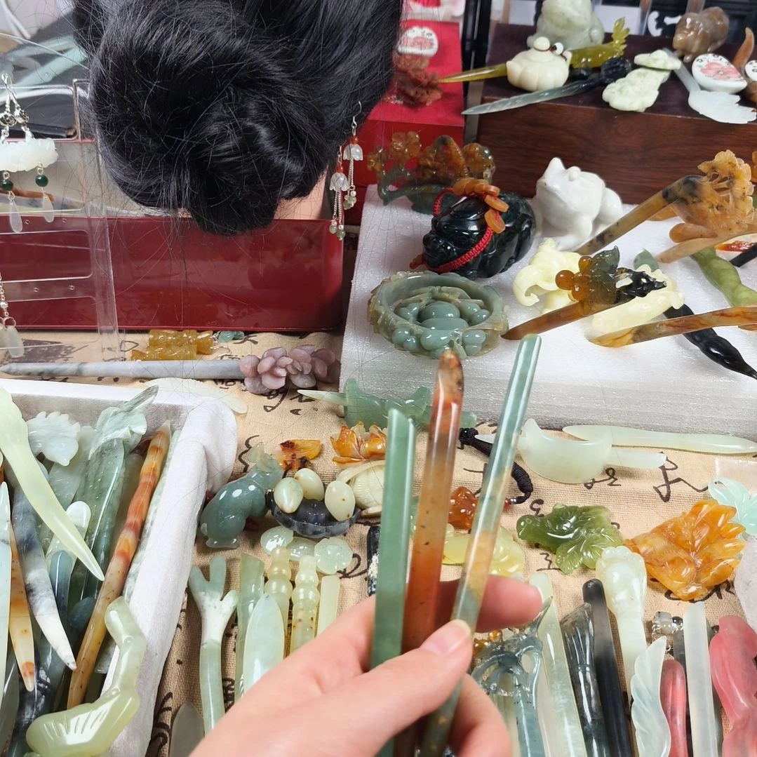 蛇纹石玉发饰合金云*