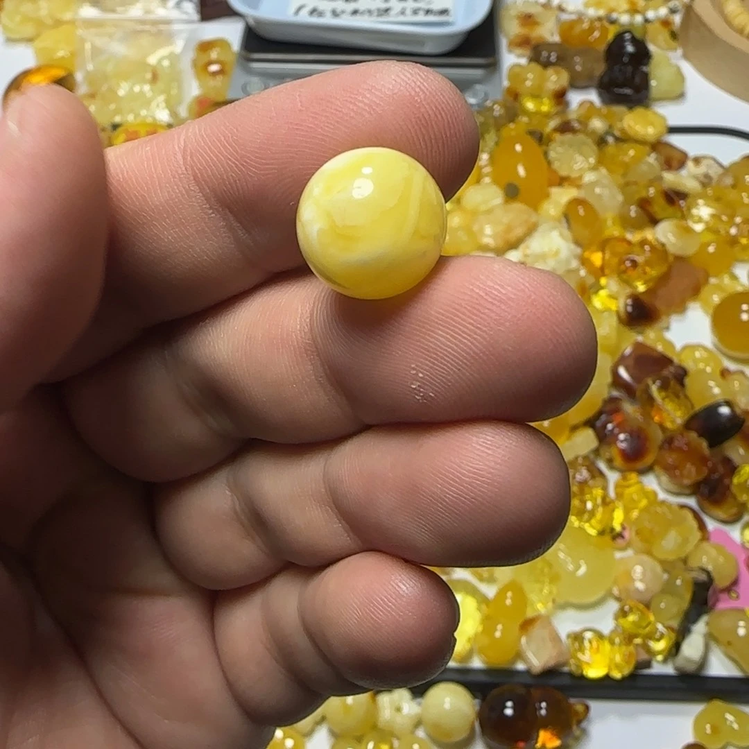 琥珀未镶嵌裸石1.5克13.2mm