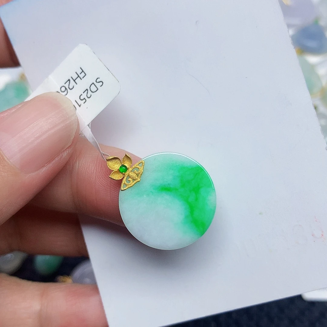 翡翠18K金镶嵌颈饰3557899