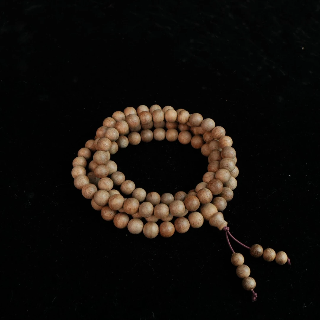 4995 文莱沉香软丝兰花结念珠 0.83cm 14.77g