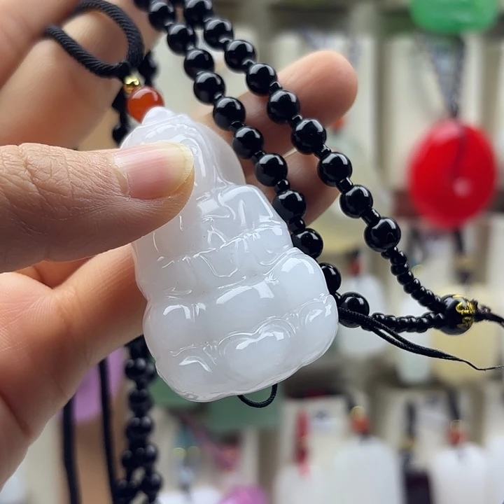 哥***石英质玉未镶嵌颈饰