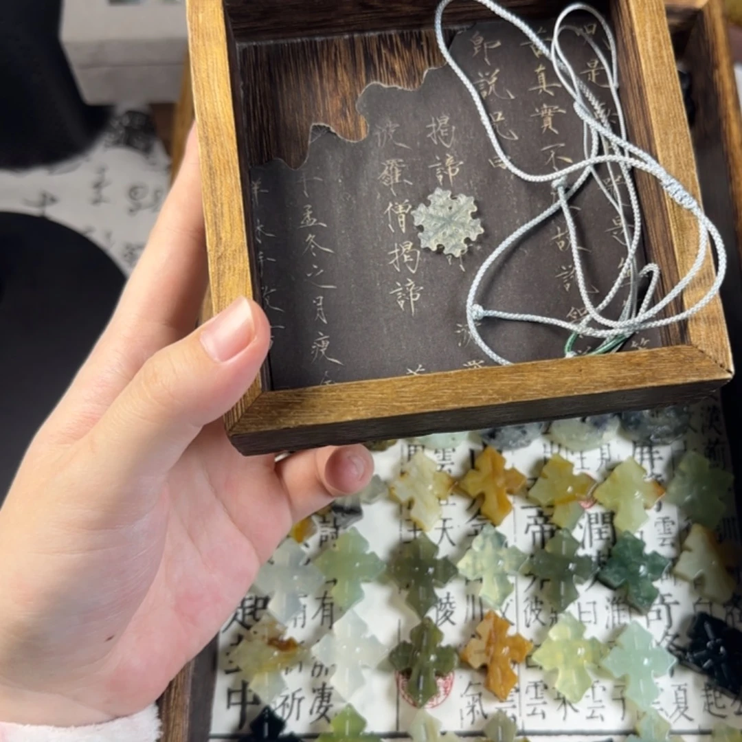 陨***年蛇纹石玉合金颈饰