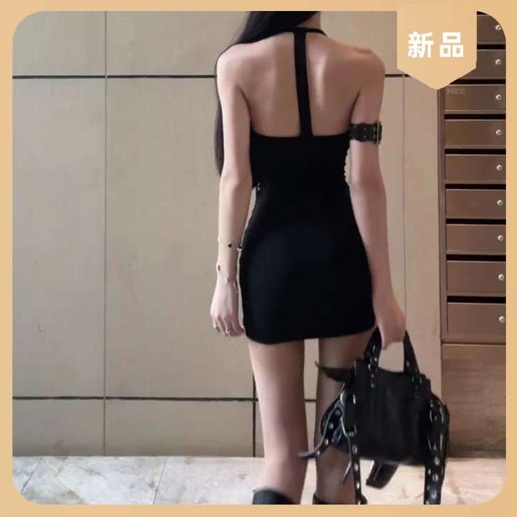 性感连衣裙包臀夏季黑色显瘦美式短裙子收腰露背新款挂脖女士辣妹