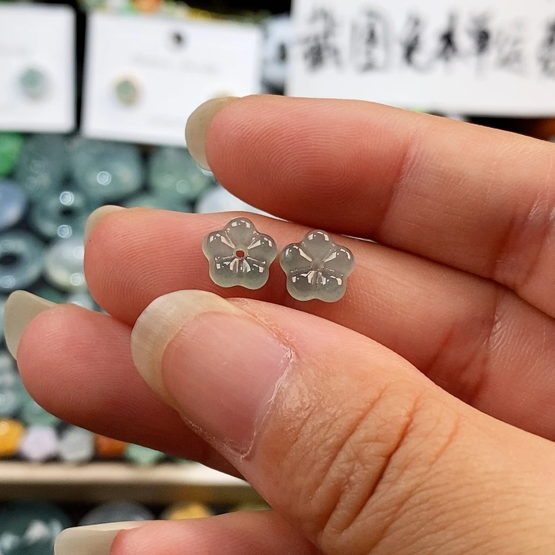 翡翠未镶嵌颈饰小花福利一对