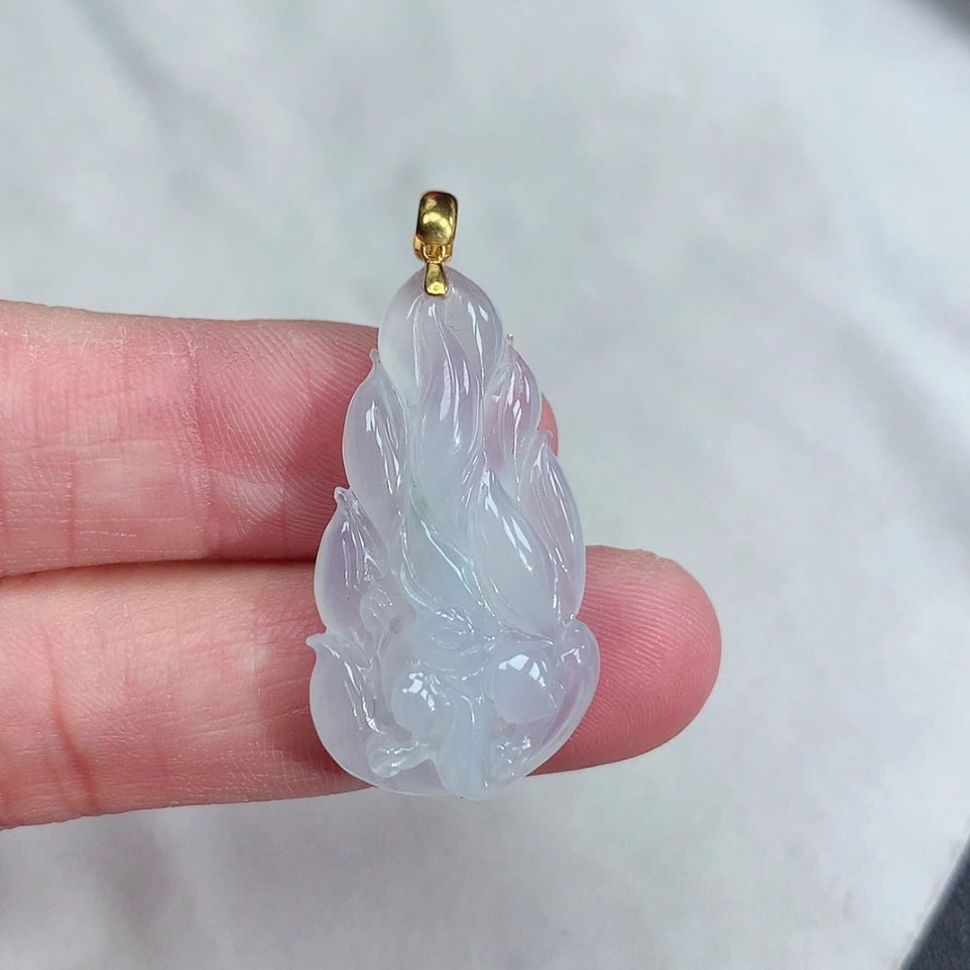 颈饰18K金镶嵌翡翠九尾狐